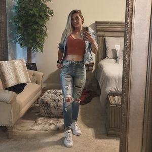 Meet your Posher, Nora